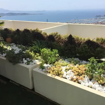 La Brouette Bleue, entretien de jardins et des espaces verts, ramassage des feuilles, nettoyage des accès, débroussaillage...Toulon - VAR