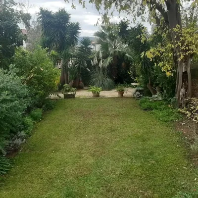La Brouette Bleue, entretien de jardins et des espaces verts, ramassage des feuilles, nettoyage des accès, débroussaillage...Toulon - VAR
